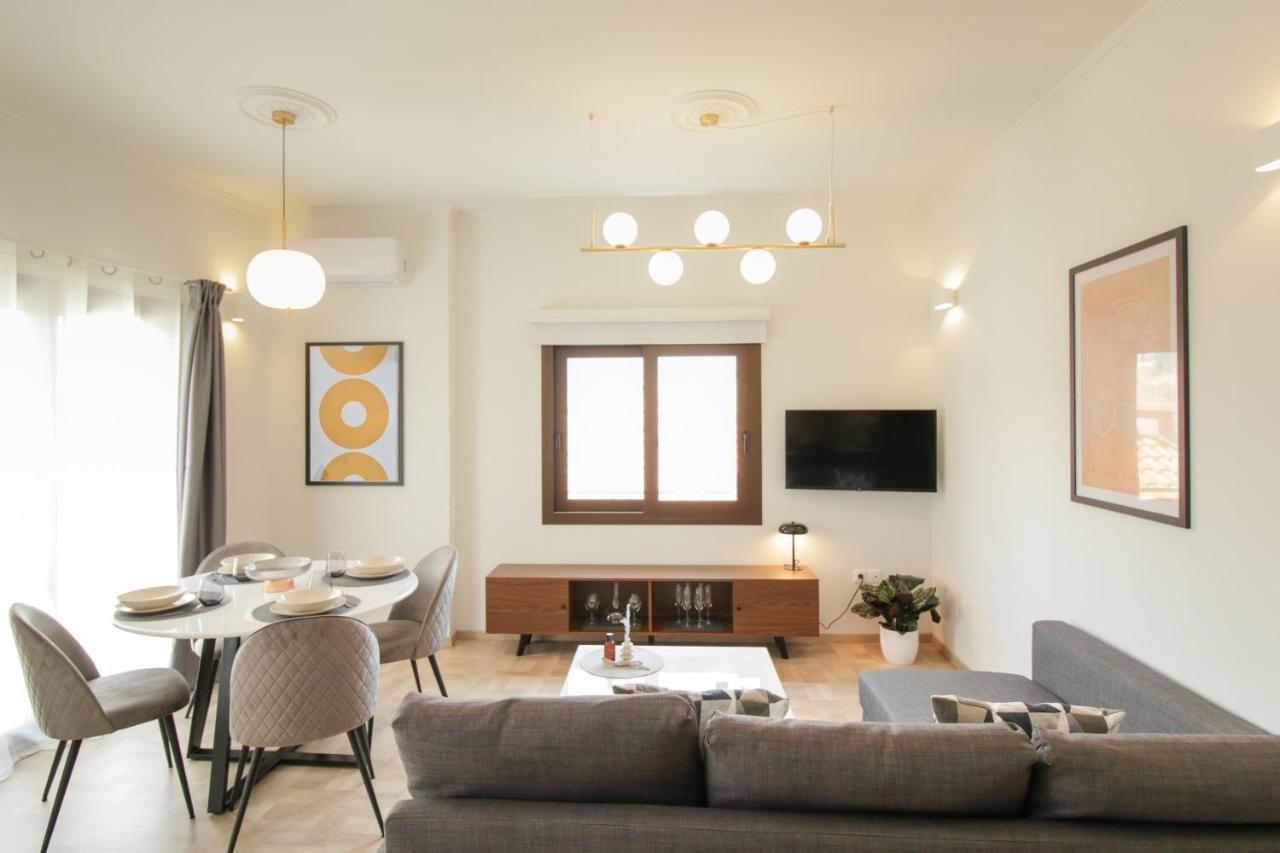 Onos - 2 Bedroom 2 Bathroom Penthouse With Terrace In Old Town Kalamata Exteriér fotografie